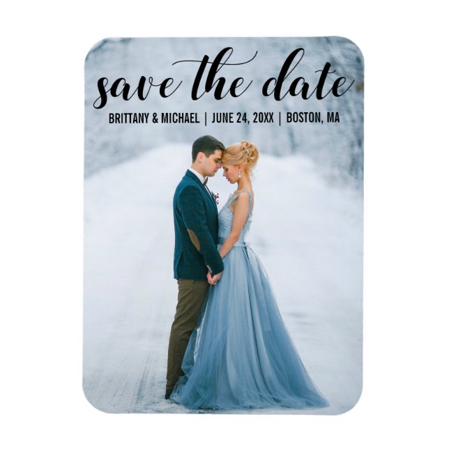 Modernes Script Save the Date Verlobung Foto B Magnet (Vertikal)