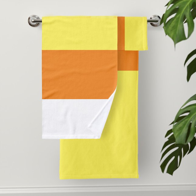Modernes Set aus weißem, gelbem Streifen (Bright white, orange and yellow striped towels inspired by the colors of candy corn)