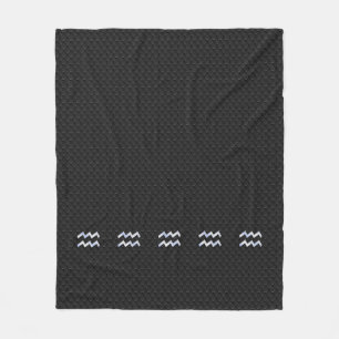 Modernes Silver Aquarius Zodiac-Zeichen auf Schlan Fleecedecke