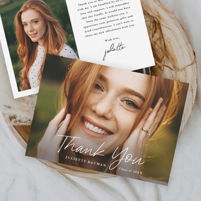 Modernes Skript Einfaches Foto Abschluss Dankeskarte (Simple modern script photo graduation thank you card.)