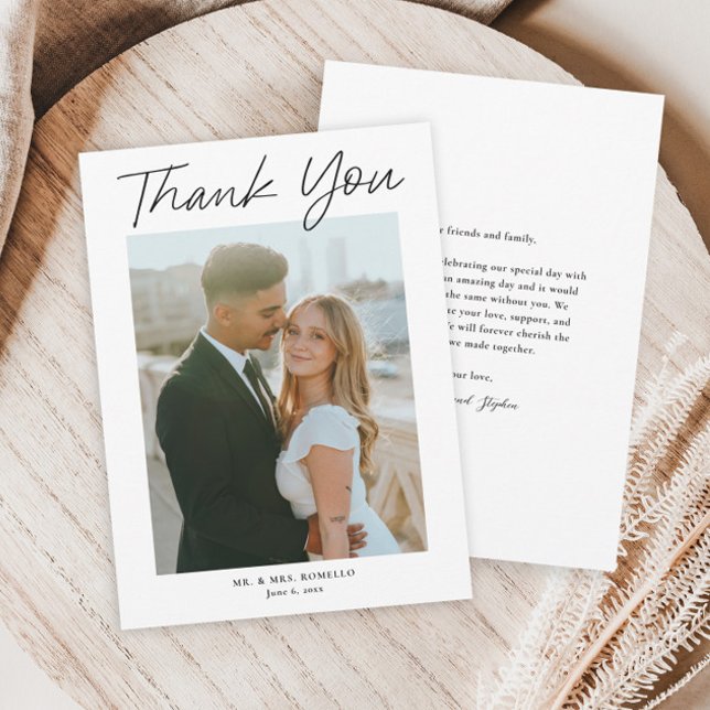 Modernes Skript Einfaches Foto Hochzeit Dankeskarte (Simple black and white script wedding thank you card.)