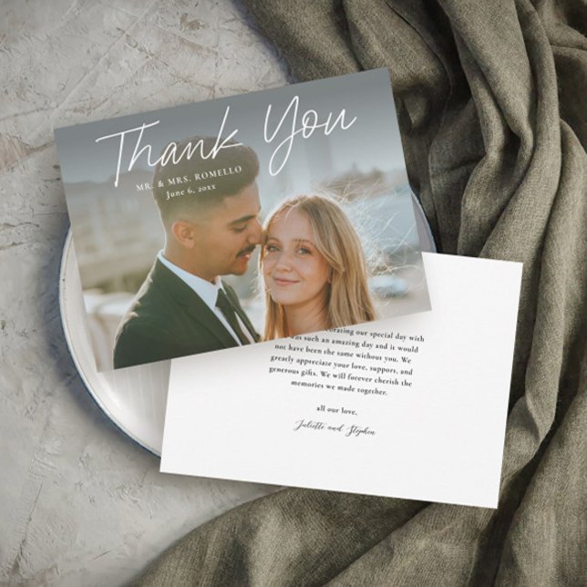 Modernes Skript Einfaches Foto Hochzeit Dankeskarte (Modern script typography simple wedding photo thank you card.)