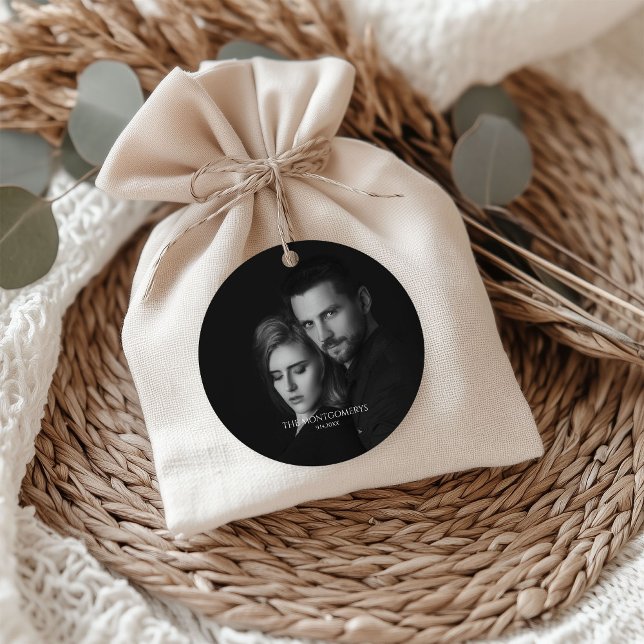 Modernes skriptives Schwarz-Weiß-Foto Geschenkanhänger (Von Creator hochgeladen)