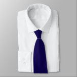 Modernes Solid Minimal Blue White Script Monogram Krawatte<br><div class="desc">Entspannen Sie Ihren Kleiderschrank mit unserer modernen Solid Bright Navy Neck Tie, einem zeitlosen Accessoire, das jedem Ensemble eine Touch von Eleganz verleiht. Diese Hals-Krawatte ist mit Präzision und Liebe zum Detail gestaltet und zeichnet sich durch eine reiche schwarze Farbe aus, die Eleganz ausstrahlt und eine raffinierte Note verleiht. Die...</div>