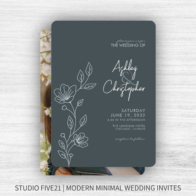 Modernes Space Gray Foliage Kontur Foto Hochzeit Einladung (Von Creator hochgeladen)