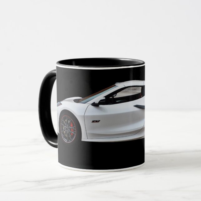 Modernes Sportscar Schnellauto auf der schwarzen T Tasse (Vorderseite Links)