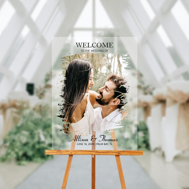 Modernes Spritzer Wedding Foto Willkommen in White Acrylschild (Make a dazzling entrance and warmly greet guests with our captivating photo acrylic wedding sign!)