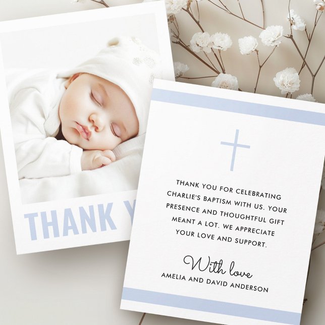 Modernes, staubblaues Taufbecken, das Foto Dankeskarte (Modern dusty blue white baptism christening photo thank you card
)