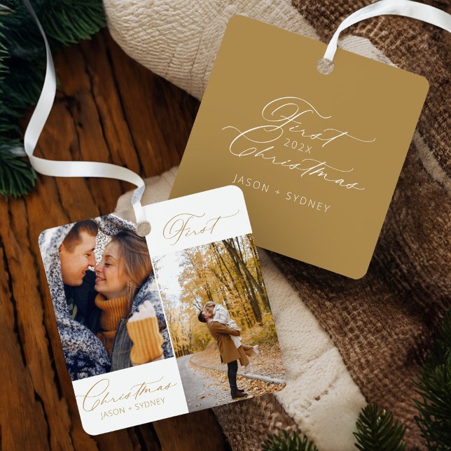 Modernes, stilvolles Couple First Christmas Script Ornament Aus Metall (Modern Stylish Couple First Christmas Script Photo Metal Ornament)