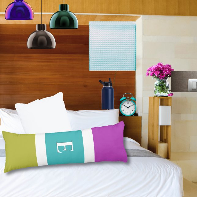 Modernes, stilvolles Farbblockband Monogram Seitenschläferkissen (A body pillow in block colors of pink, turquoise and green, to personalize with a monogram initial)