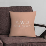 Modernes, stilvolles Monogram, benutzerdefinierter Kissen<br><div class="desc">Lassen Sie sich von Stil verzaubern! Unser modernes, elegantes Monogramm-Kissen, individueller Familiencharm auf stilvollem Pfirsich. Gemütlicher Komfort, personalisiert für Ihr Nest. 🏡 #HomeDecor #MonogramMagic Modern monogram individuelle Name, der frisch verheiratet ist, wirft Kissen mit Ihrem Familiennamen und wir haben uns das Jahr mit krummen Zweig Illustrationen etabliert. Dieses Minimalistische, einfache...</div>