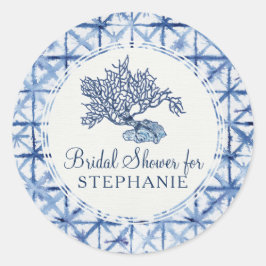 Modernes Summer Dusty Blau und Weiß Brautparty Runder Aufkleber