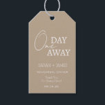 Modernes Taupe Probe Dinner Geschenkanhänger<br><div class="desc">Modern Taupe One Day Away Probe Dinner Danke Gift Tags</div>