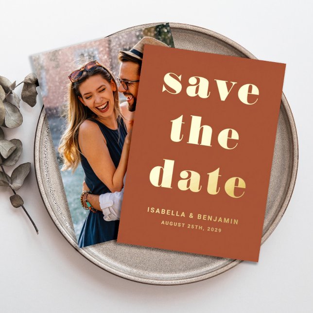 Modernes Terracotta-Foto Save the Date Gold Folieneinladung (Modern Terracotta Photo Save The Date Gold Foil Invitation)