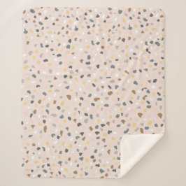 Modernes Terrazzo Muster weich neutral Sherpadecke