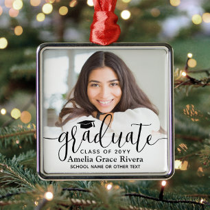 Modernes, trendy Black Script Graduate Elegantes F Ornament Aus Metall