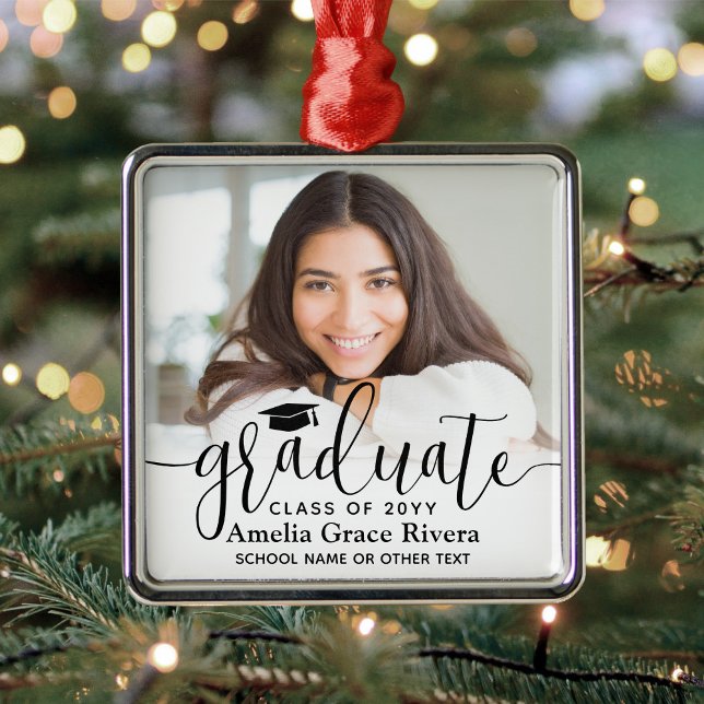 Modernes, trendy Black Script Graduate Elegantes F Ornament Aus Metall (Von Creator hochgeladen)