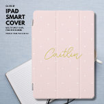 Modernes Trendy Blush Pink und Gold Polka Dot Scri iPad Pro Cover<br><div class="desc">Schützen Sie Ihr iPad stilvoll mit dieser modernen,  trendigen Schutzhülle für iPad. Es verfügt über einen kleinen weißen Polka-Punkt auf einem hellblütigen,  rosa Hintergrund und einen modischen goldfarbenen Ton-Schriftart mit Ihrem Namen. Aktualisieren Sie die leicht zu bedienende Vorlage mit Ihrem Namen. Erstellen Sie Ihr eigenes einzigartiges,  perfektes Geschenk!</div>