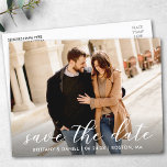 Modernes trendy Script-Foto | SAVE THE DATE Postkarte<br><div class="desc">Moderne trendy Script Save the Date Foto Verlobung Ankündigung Postcard</div>