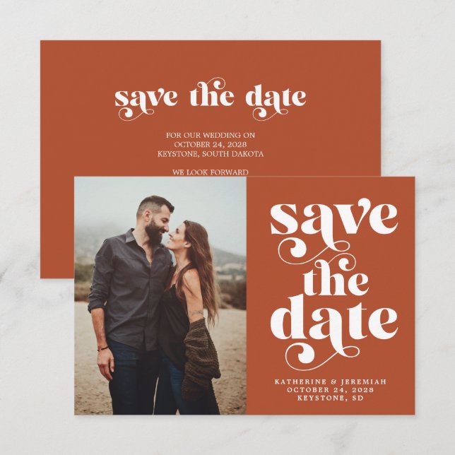 Modernes Trendy Typografy Foto Save the Date (Vorne/Hinten)