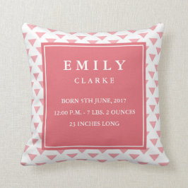 Modernes Triangle Baby Birth Announcement Pillow Kissen