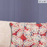 Modernes tropisches Monstermuster Dekokissen<br><div class="desc">Entspannen Sie mit unserem modernen tropischen Monstera-Muster Akzent Kissen in Navy und Coral. Dieses stilvolle und hochqualitative Akzent Kissen-Kissen besticht durch eine ruhige Kombination aus Farben und dem vibrierenden Charme der Monstera-Blätter. Es ist die perfekte Ergänzung zu Ihrem Küstenzimmer, Wohnzimmer, Strandhaus oder jedem, der die Schönheit der Tropen Lieben. Fügen...</div>