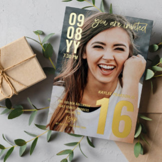 Modernes Typografie-Foto Sweet 16 Gold Folieneinladung