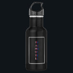 Modernes vertikales Monogramm Schwarz-weiß Edelstahlflasche<br><div class="desc">Die moderne und kühne Wasserflasche mit einem vertikalen Monogramm-Design aus überlappenden Buchstaben in auffälligen Farben. Die lebendige Farbpalette und die einzigartige Komposition machen dieses Design zu einem herausragenden Element, das für diejenigen, die gewollt haben, eine stilvolle Aussage zu machen, perfekt ist. Personalisieren Sie es mit Ihrem eigenen Namen und präsentieren...</div>