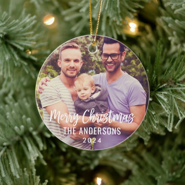 Modernes Weihnachtsskript Custom Family Foto Keramik Ornament (Baum)