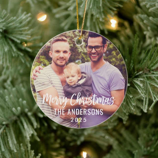 Modernes Weihnachtsskript Custom Family Foto Keramik Ornament (Baum)