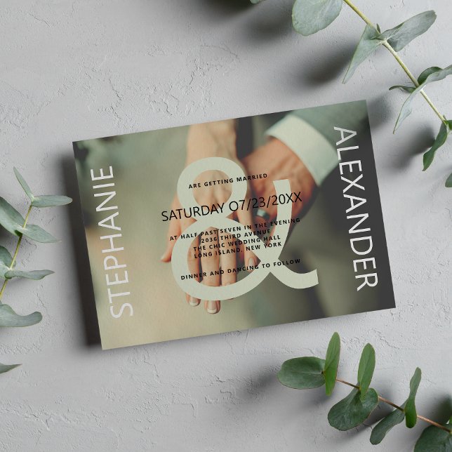 Modernes, weißes Foto und Hochzeit Einladung (Modern green white custom photo ampersand wedding )