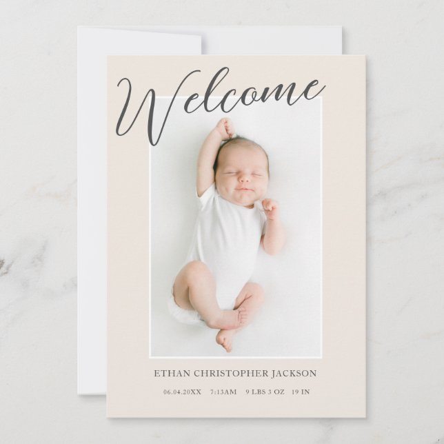Modernes Welcome Baby Foto Birth Ankündigung (Vorderseite)