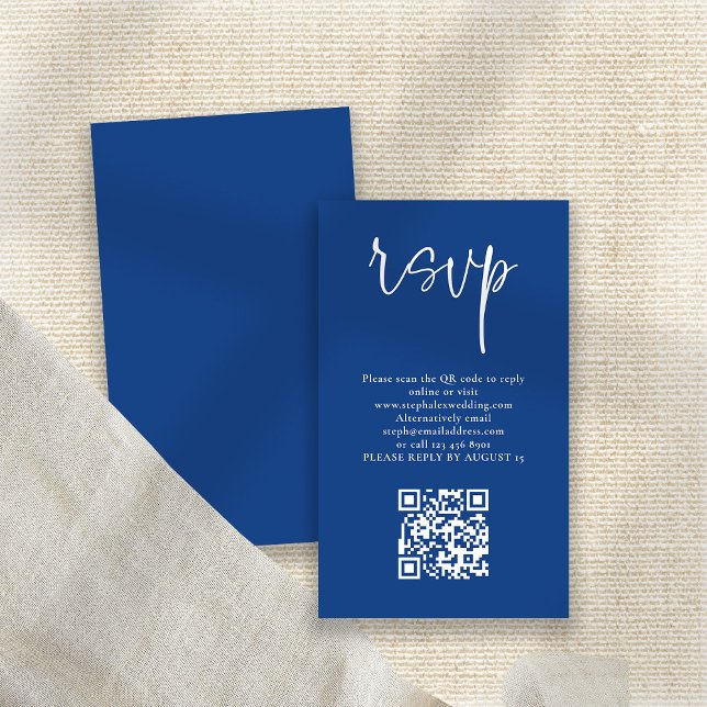 Modernes White Script Blue QR Code Wedding RSVP Begleitkarte (Front and back view)
