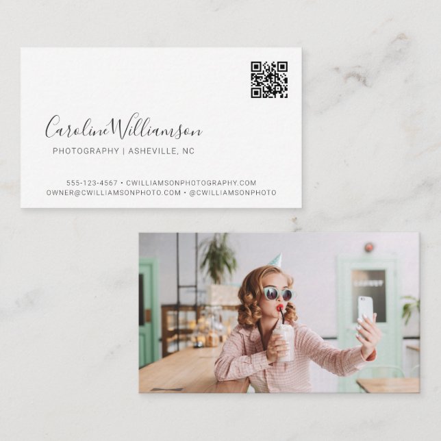 Modernes White Script Foto QR Code Minimal Trendy Visitenkarte (Vorne/Hinten)