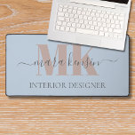 Modert Mocha Mousse Monogram Dusty Blue Schreibtischunterlage<br><div class="desc">This modern desk mat features a mocha mousse monogram, name and profession in dark grey over a dusty blue field. Designed for a clean and sophisticated workspace it blends classic minimalism with chic details. A thoughtful gift for remote workers, designers or anyone who wants a stylish desk upgrade.</div>