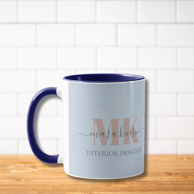 Modert Mocha Mousse Monogram Staubblau Tasse (Von Creator hochgeladen)
