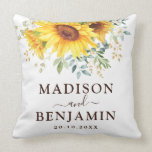 Modische Aquarell Boho Sonnenblume-Garten-Hochzeit Kissen<br><div class="desc">Sonnenblumen dieses Aquarells der schönen Kisseneigenschaften elegante und üppiges Grün beglückwünscht mit moderner und stilvoller Beschriftung. Benutzen Sie die Schablonenfelder,  um Ihre Details zu addieren. Klicken Sie bitte "besonders anfertigen weiter" Knopf,  um Elemente wenn erforderlich neu zu ordnen.</div>