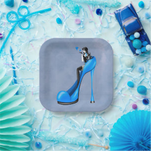Modische Lady in Stiletto-Papierplatte Pappteller