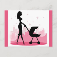 Modische Mommy Pushing Baby Carriage