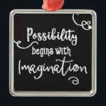 Möglichkeit fängt Motivierend Chalkboard-Text an Silbernes Ornament<br><div class="desc">Motivierend Slogan-Möglichkeit beginnt mit Fantasie. Verschiedene dekorative Schriftart wurden verwendet,  um dieses inspirierende Sprichwort mit einem weißen Kreide auf schwarzen Kalkboard-Effekt zu schaffen.</div>