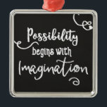 Möglichkeit fängt Motivierend Chalkboard-Text an Silbernes Ornament<br><div class="desc">Motivierend Slogan-Möglichkeit beginnt mit Fantasie. Verschiedene dekorative Schriftart wurden verwendet,  um dieses inspirierende Sprichwort mit einem weißen Kreide auf schwarzen Kalkboard-Effekt zu schaffen.</div>