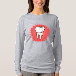 Molar Freshly extrahiert auf einer roten Sternexpl T-Shirt