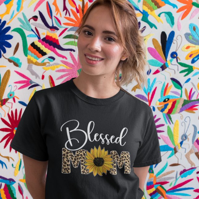 Mom Blessed Cute Mother Day T-Shirt (Von Creator hochgeladen)