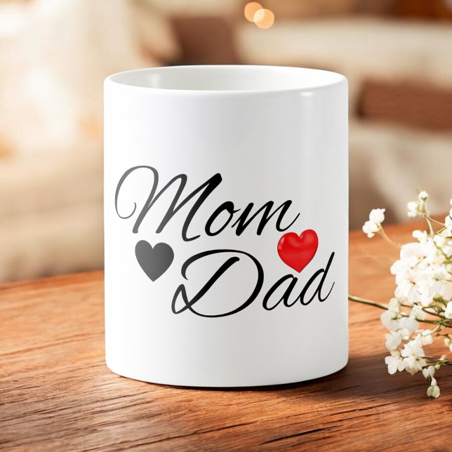 Mom & Dad Herzen - Elegante Typografie Familienlie Kaffeetasse (Von Creator hochgeladen)
