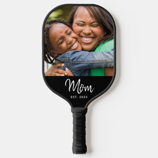 Mom Established Black Fun Modern Script Photo  Pickleball Schläger (Vorderseite)