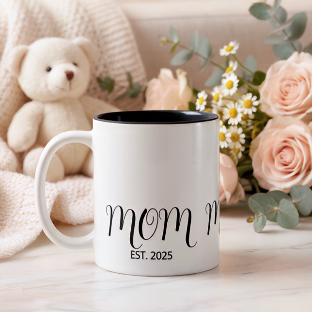 Mom Established Black Script New Mom Gift  Zweifarbige Tasse (Von Creator hochgeladen)