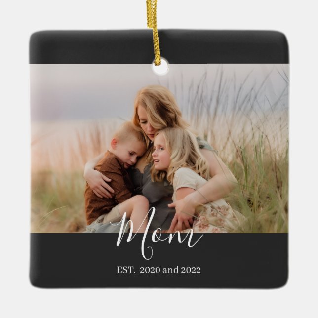 Mom Established Black White Elegant Script Photo  Keramikornament (Vorderseite)