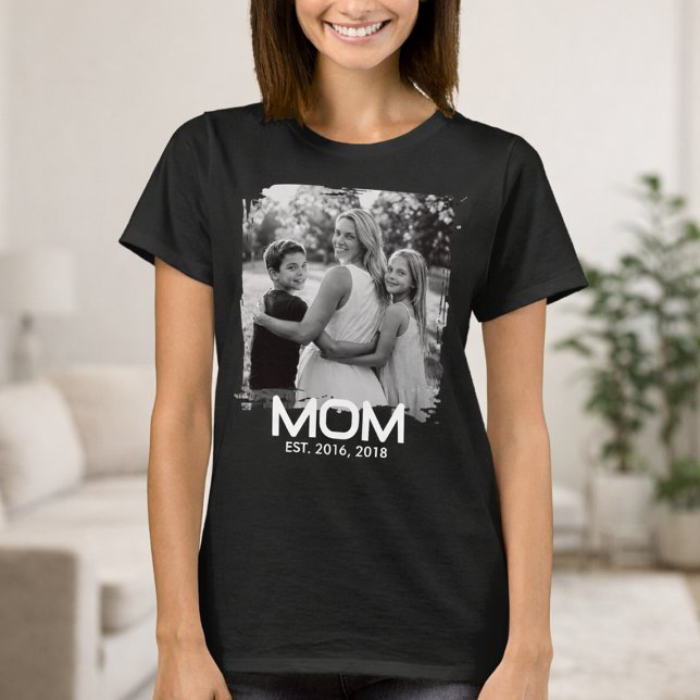 Mom Established Bold Photo T-Shirt (Von Creator hochgeladen)