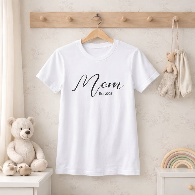 Mom Established New Mom Gift T-Shirt (Von Creator hochgeladen)
