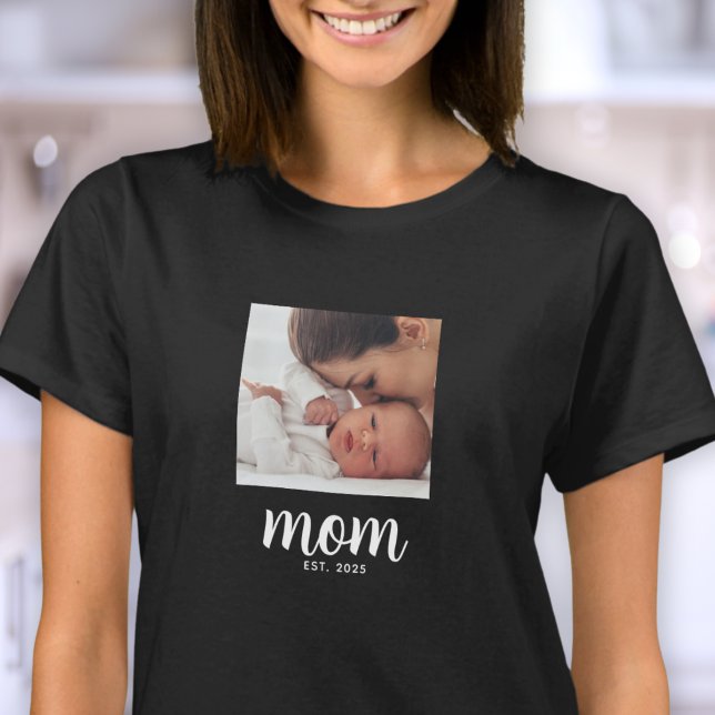 Mom Established Photo Mother's Day T-Shirt (Von Creator hochgeladen)